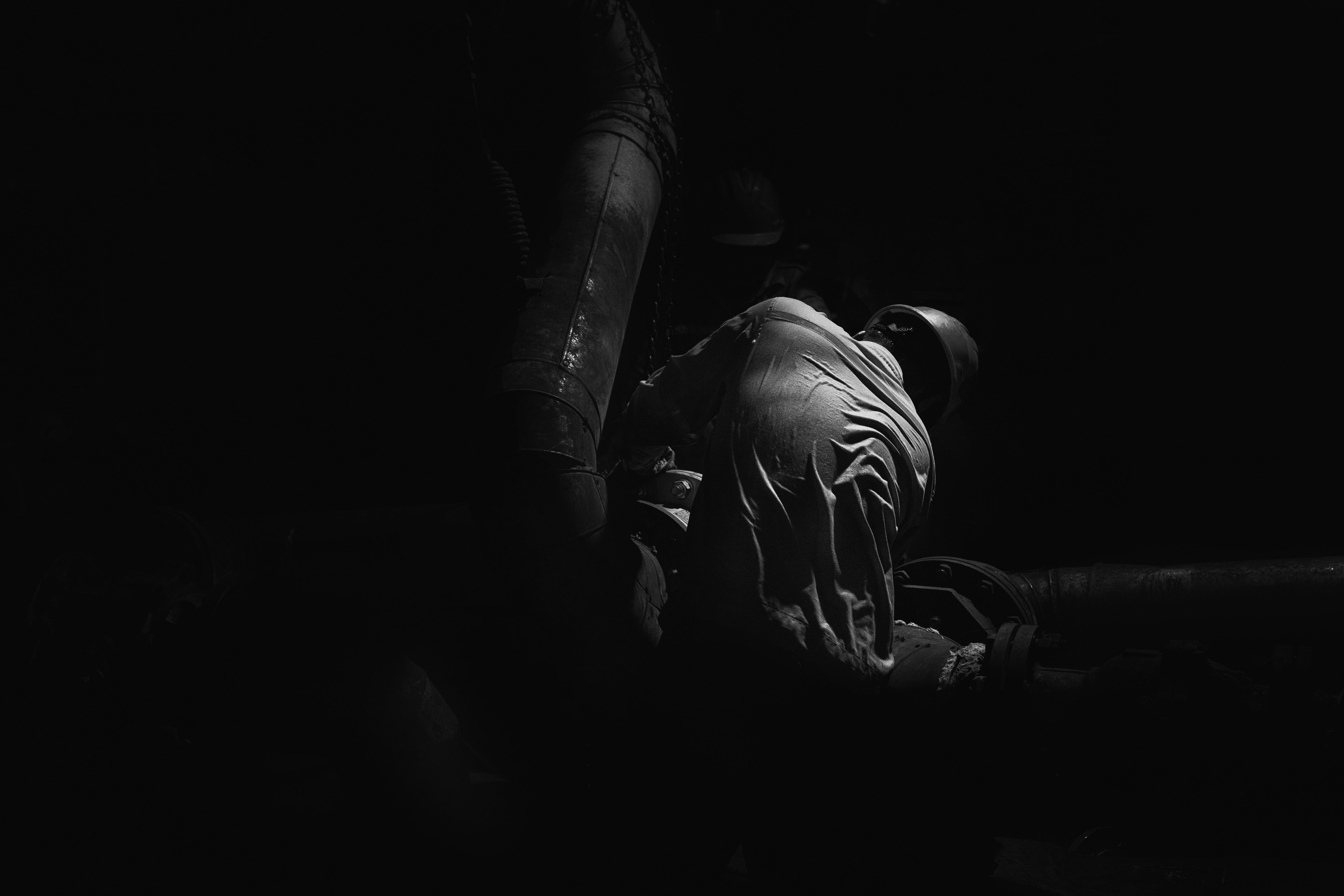 1.黑暗中的坚守 艺术类（提名奖）颜志坚 摄于娄底经开区.jpeg