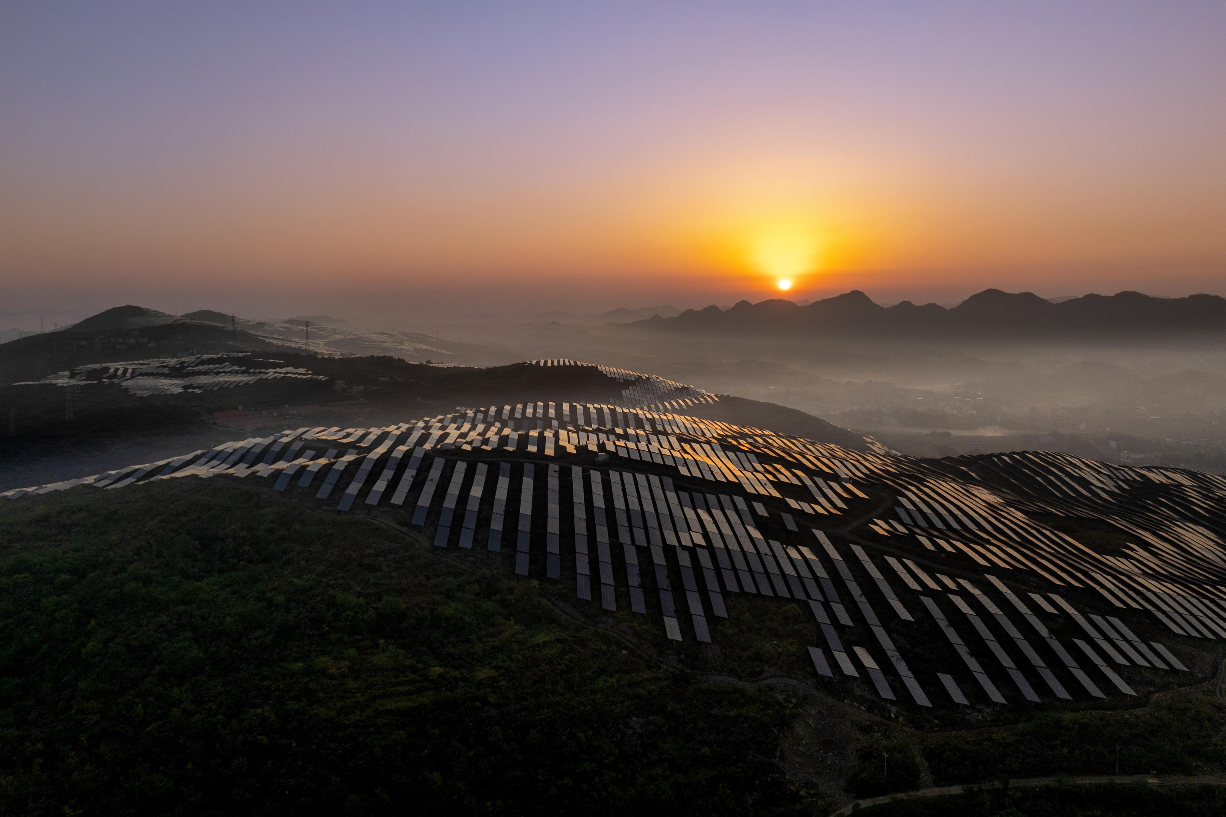 1.旭日鎏金 光伏之光 记录类 (提名奖)  梁春阳.jpeg